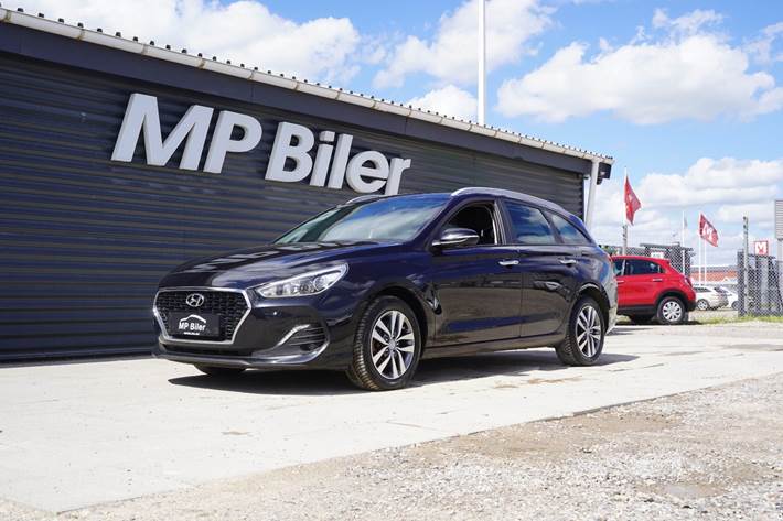 Sort Hyundai i30 fra 2019 set udefra
