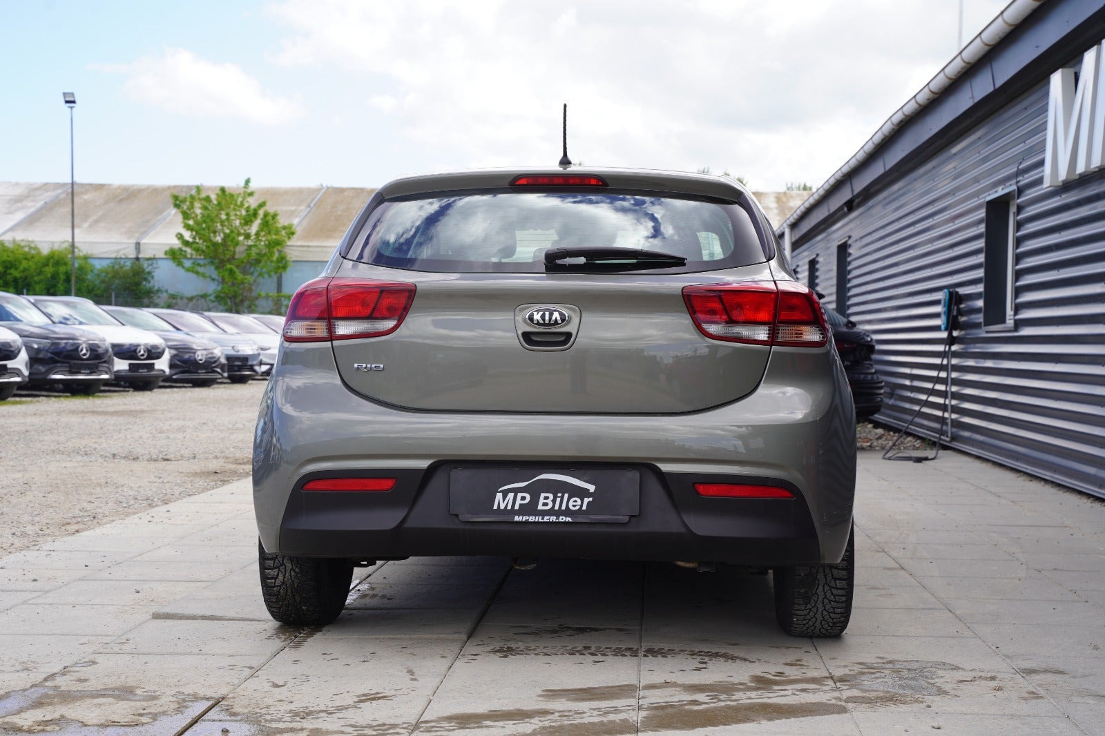 Grøn Kia Rio fra 2017