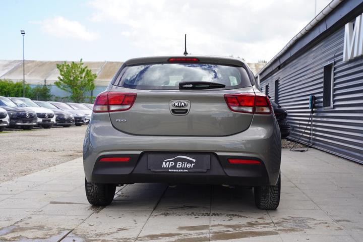 Grøn Kia Rio fra 2017