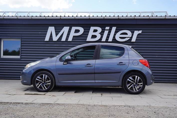 Grå Peugeot 207 fra 2007