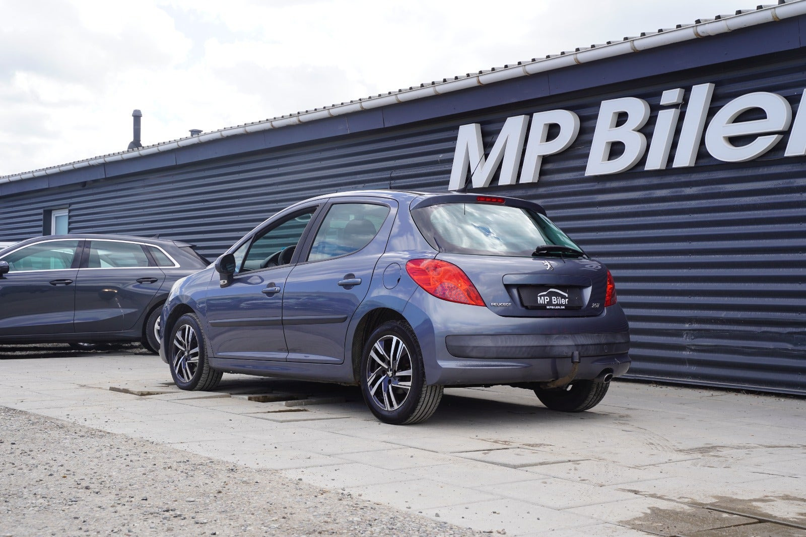 Grå Peugeot 207 fra 2007