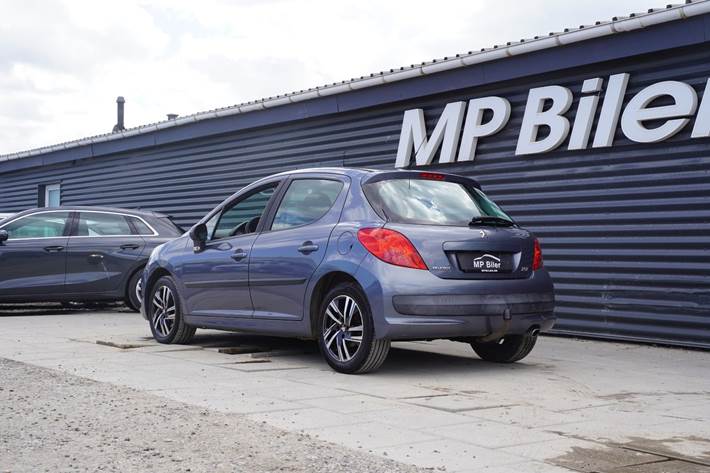 Grå Peugeot 207 fra 2007