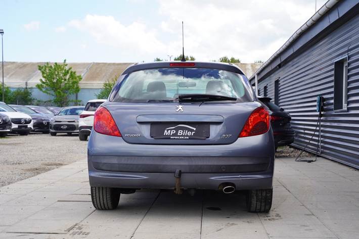 Grå Peugeot 207 fra 2007