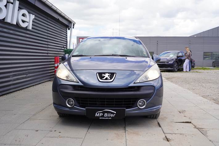 Grå Peugeot 207 fra 2007