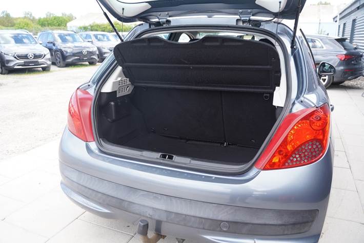 Grå Peugeot 207 fra 2007