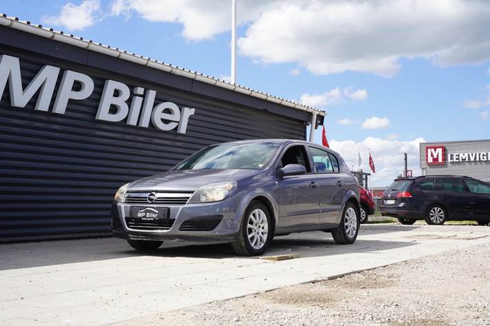 Sølv Opel Astra fra 2006