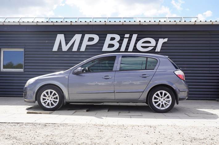 Sølv Opel Astra fra 2006