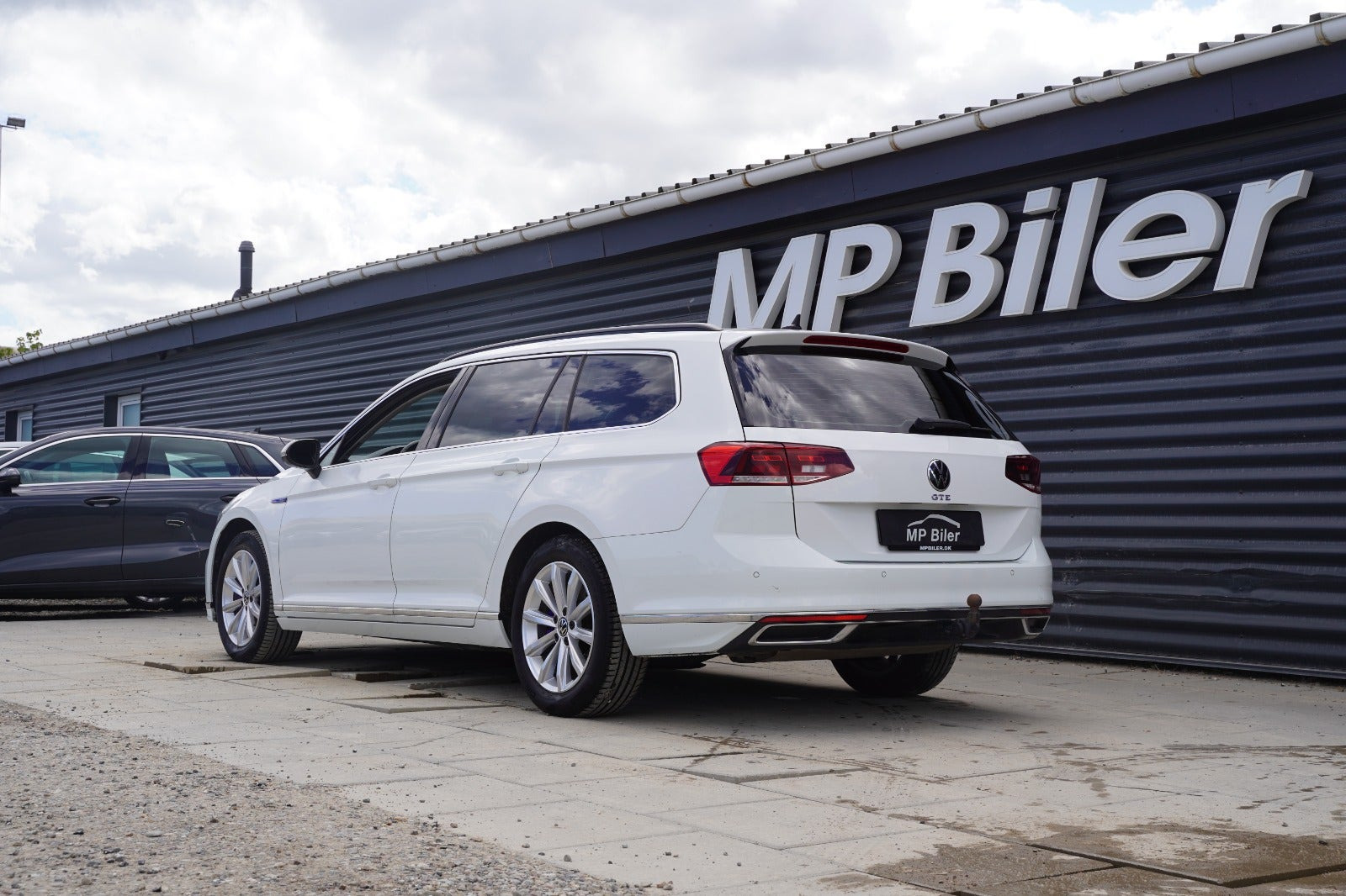 Hvid VW Passat fra 2021
