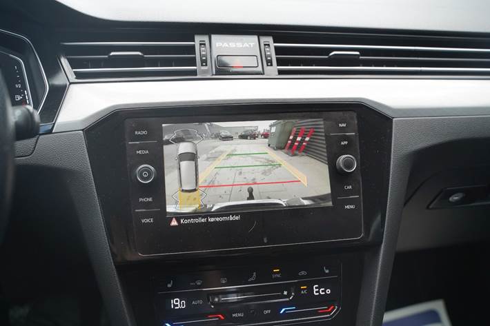 Hvid VW Passat fra 2021