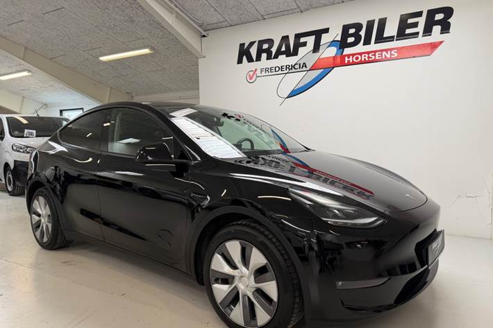 Sort Tesla Model Y fra 2023