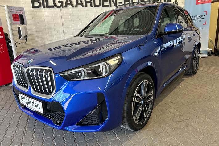 Blå BMW iX1 fra 2024