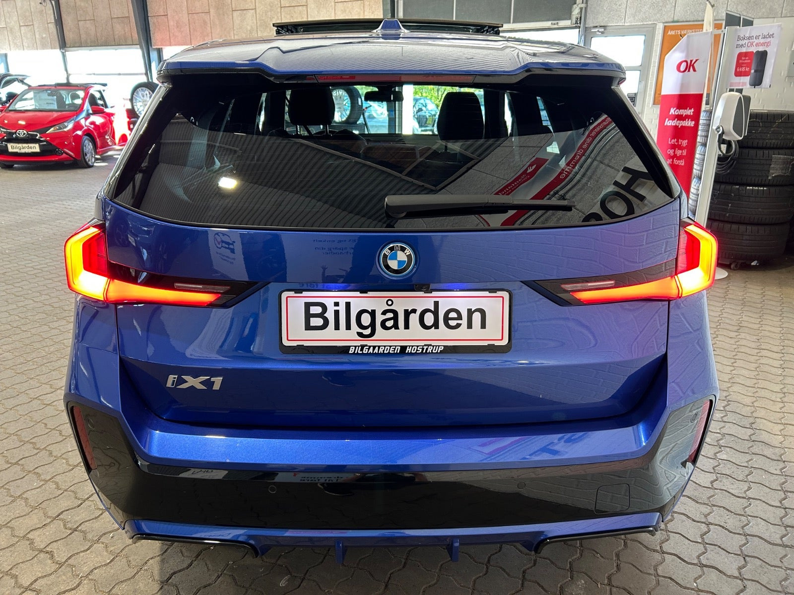 Blå BMW iX1 fra 2024