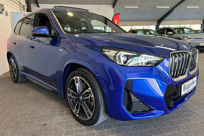 Blå BMW iX1 fra 2024