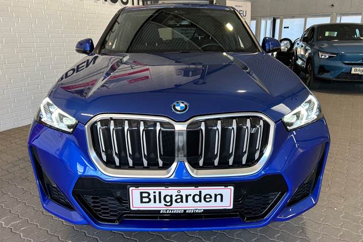 Blå BMW iX1 fra 2024