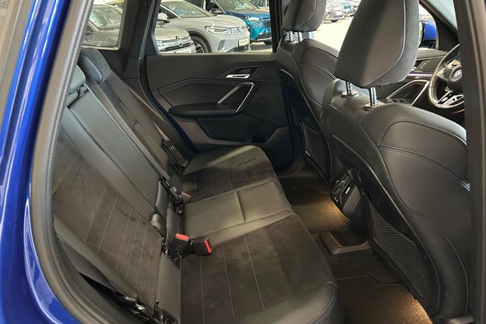 Blå BMW iX1 fra 2024
