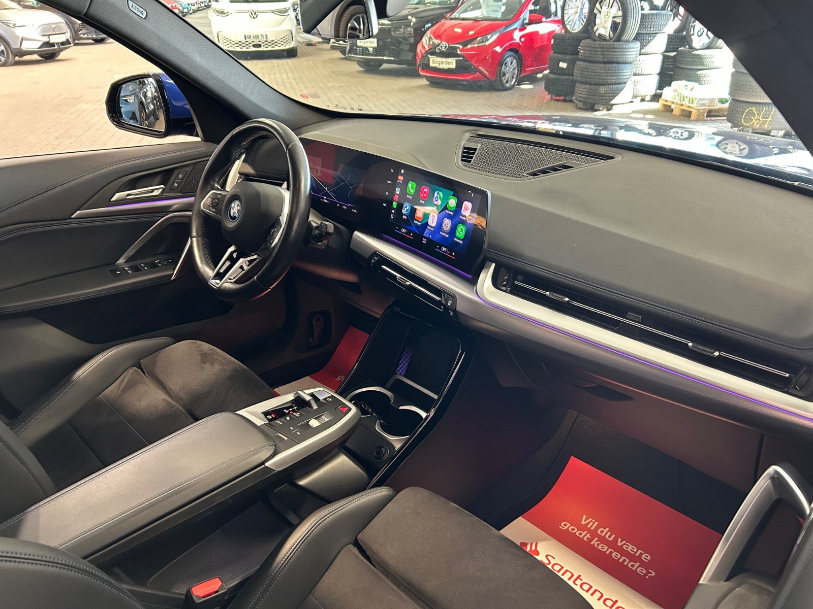Blå BMW iX1 fra 2024