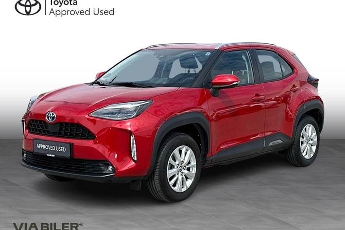 Rød Toyota Yaris Cross fra 2022 set udefra