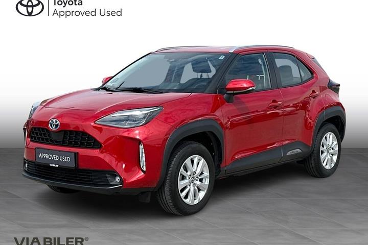 Rød Toyota Yaris Cross fra 2022 set udefra