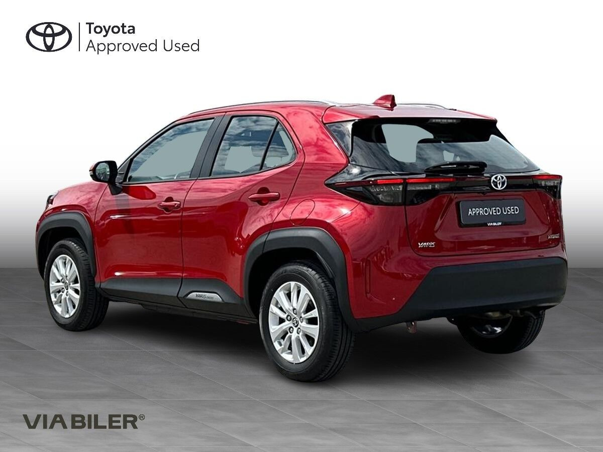 Rød Toyota Yaris Cross fra 2022