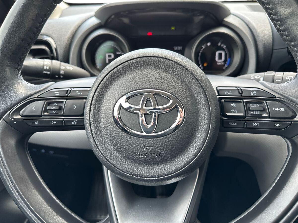 Rød Toyota Yaris Cross fra 2022