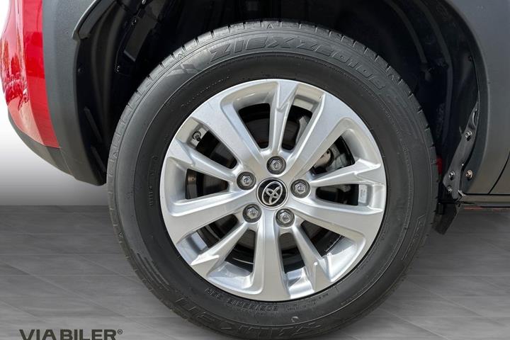 Rød Toyota Yaris Cross fra 2022