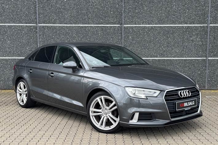 Grå Audi A3 fra 2017 set udefra