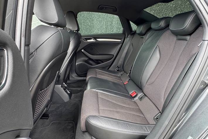 Grå Audi A3 fra 2017