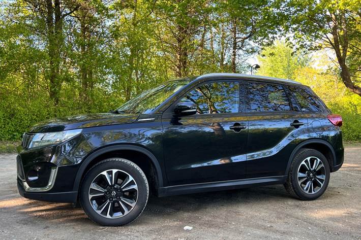 Sort Suzuki Vitara fra 2020