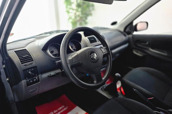 Grå Suzuki Ignis fra 2007
