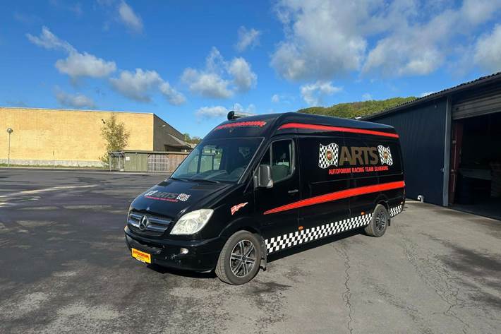 Sort Mercedes Sprinter 318 fra 2007