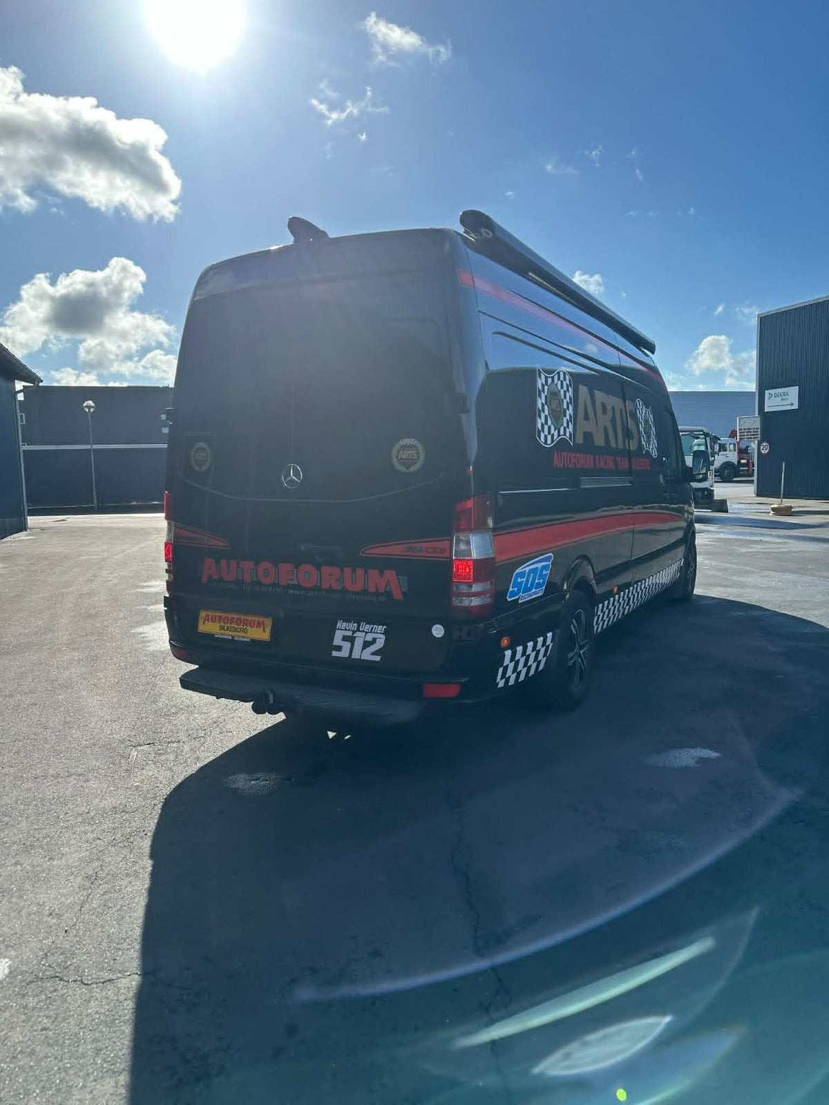 Sort Mercedes Sprinter 318 fra 2007 set udefra