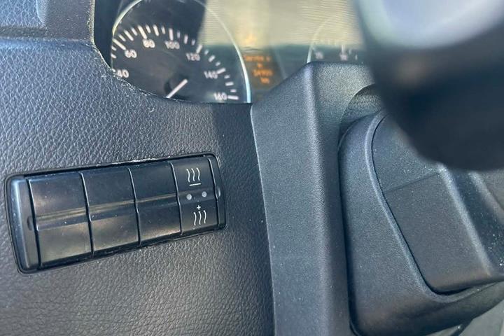 Sort Mercedes Sprinter 318 fra 2007 set indefra