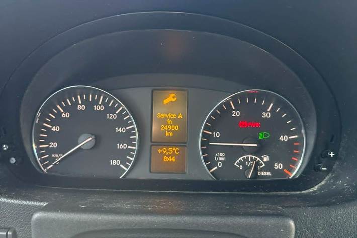 Sort Mercedes Sprinter 318 fra 2007