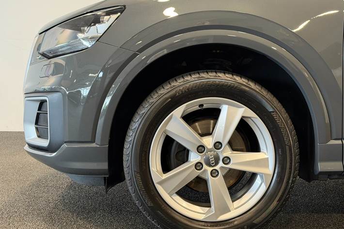 Grå Audi Q2 fra 2020