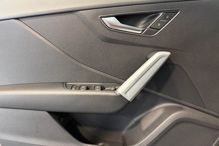 Grå Audi Q2 fra 2020