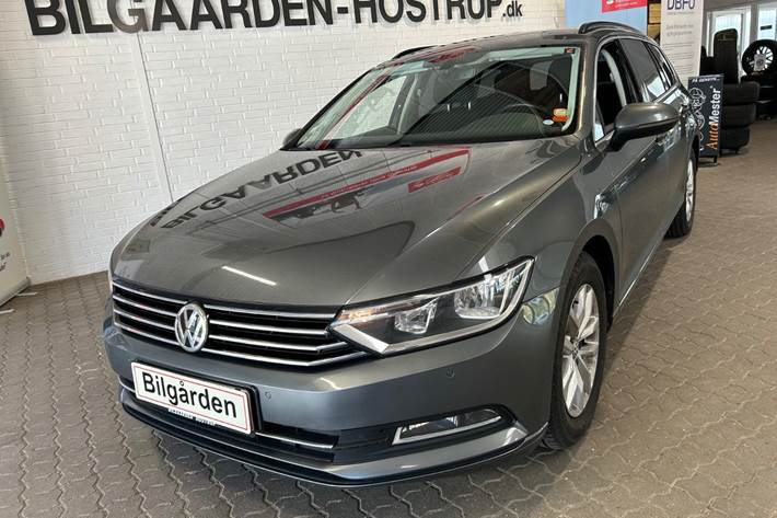 Grå VW Passat fra 2015