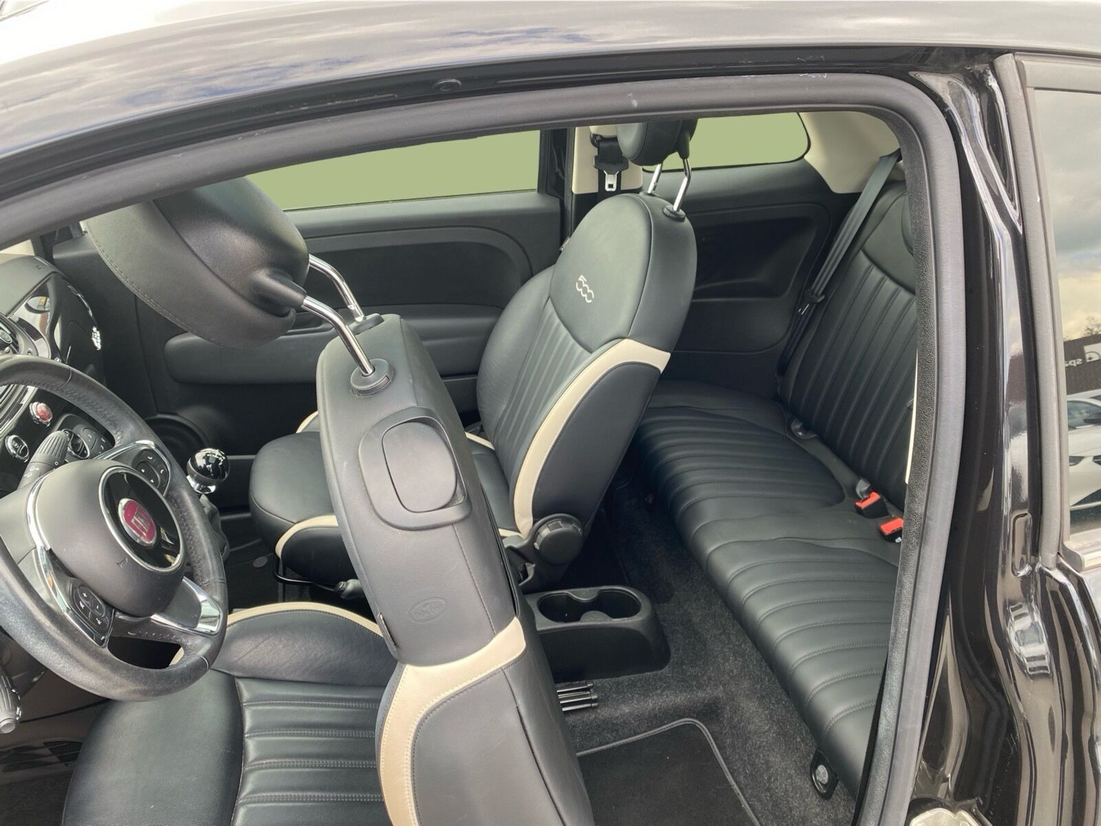 Sort Fiat 500 fra 2019