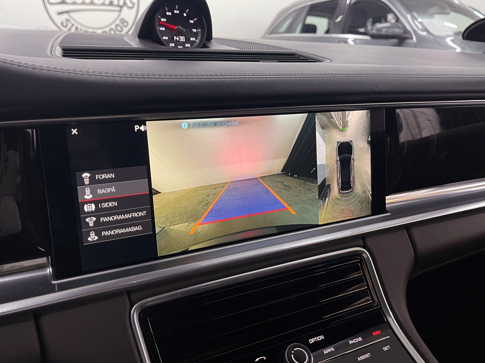 Sort Porsche Panamera Turbo fra 2017