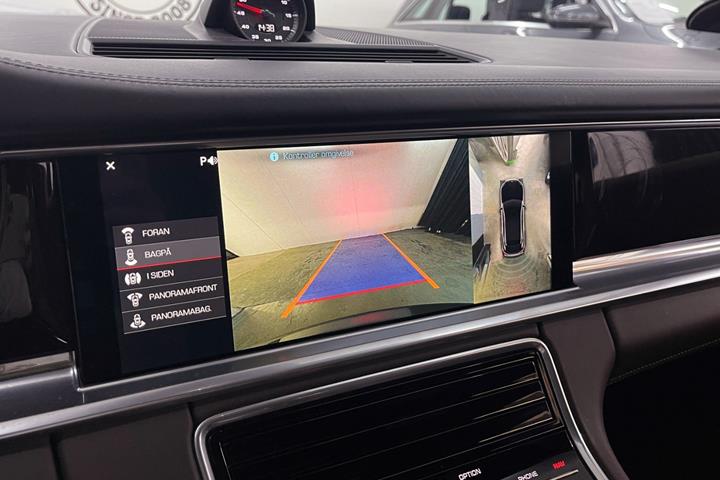 Sort Porsche Panamera Turbo fra 2017