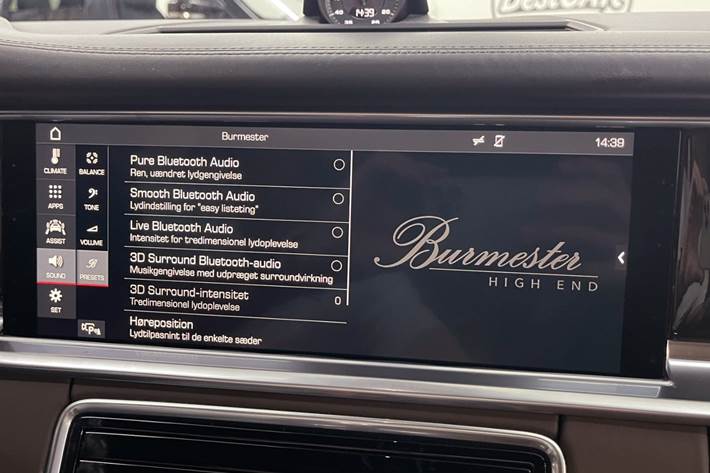 Sort Porsche Panamera Turbo fra 2017