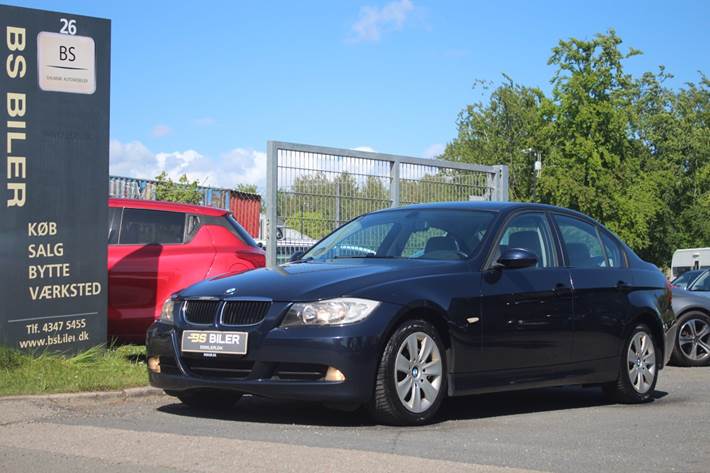 Blå BMW 318i fra 2008