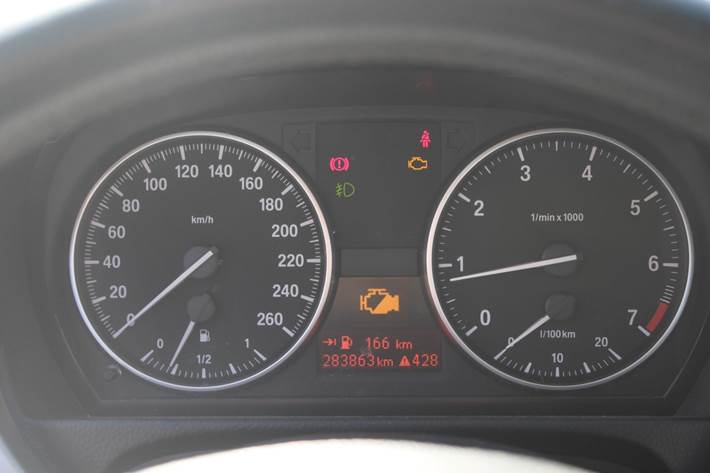 Blå BMW 318i fra 2008