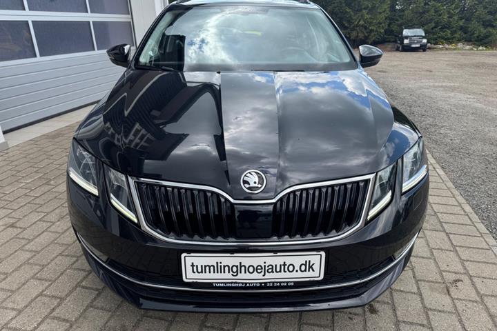 Sort Skoda Octavia fra 2018