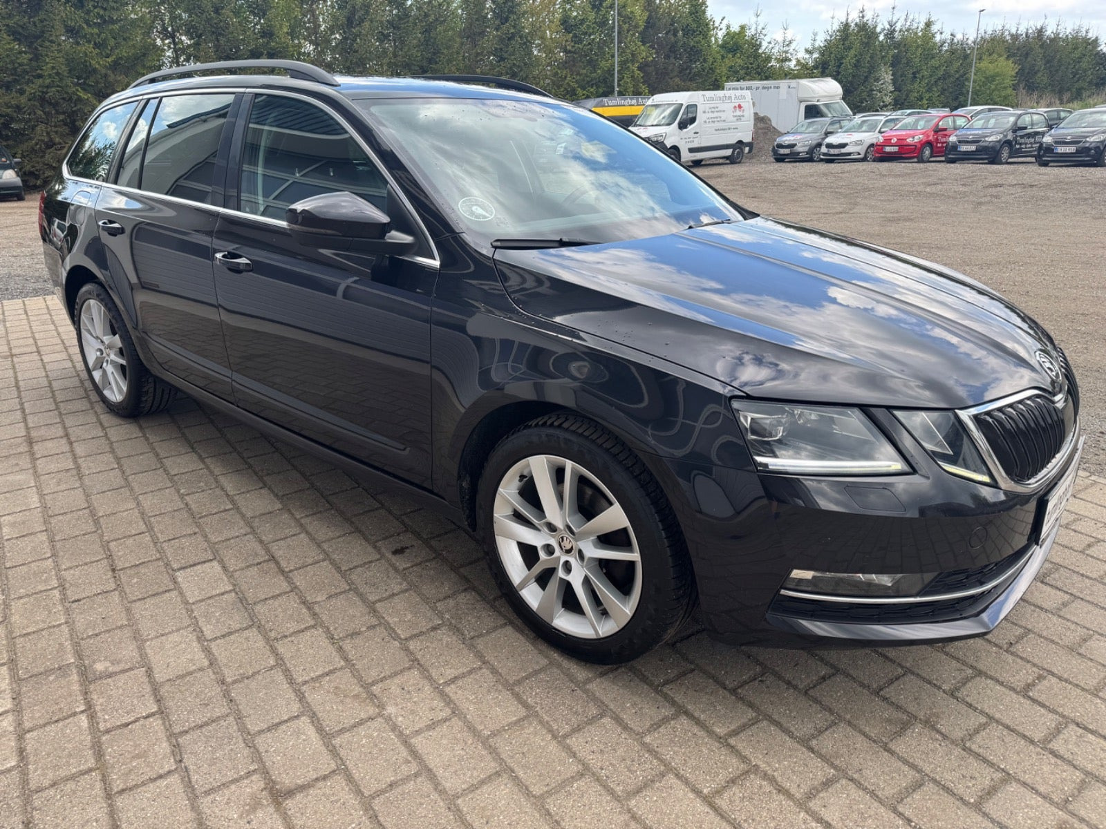 Sort Skoda Octavia fra 2018