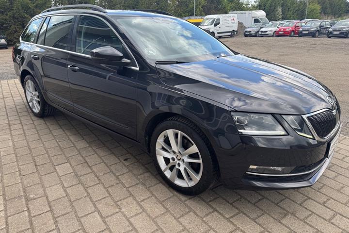 Sort Skoda Octavia fra 2018