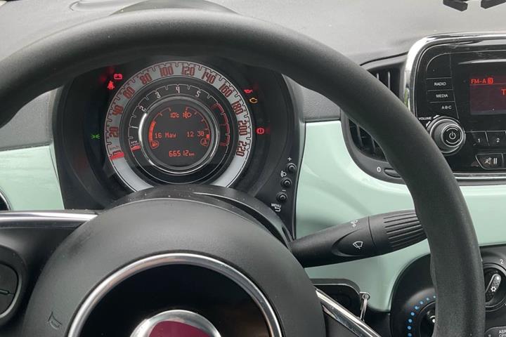 Grøn Fiat 500C fra 2018