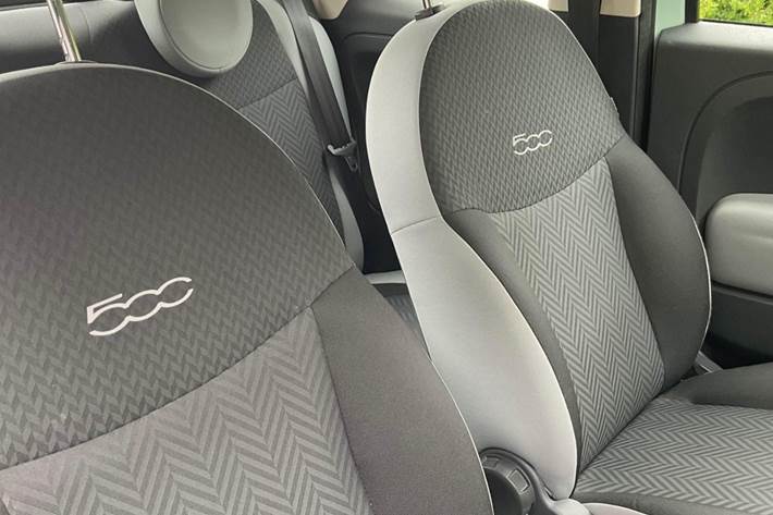 Grøn Fiat 500C fra 2018
