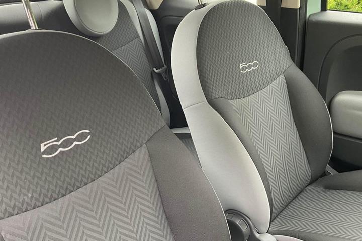 Grøn Fiat 500C fra 2018