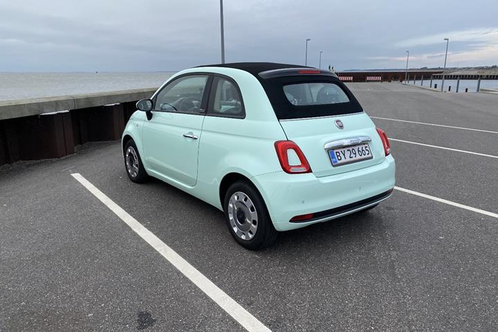 Grøn Fiat 500C fra 2018