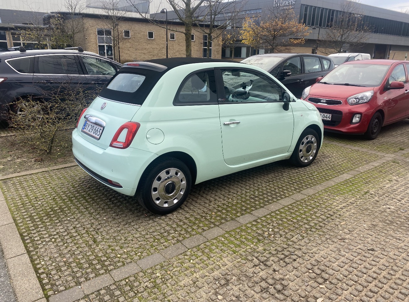 Grøn Fiat 500C fra 2018